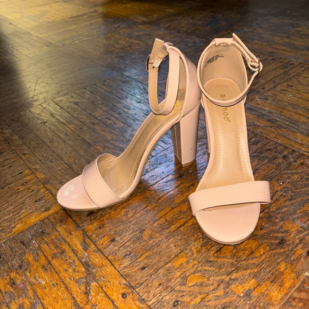 Miss Lola nude heels